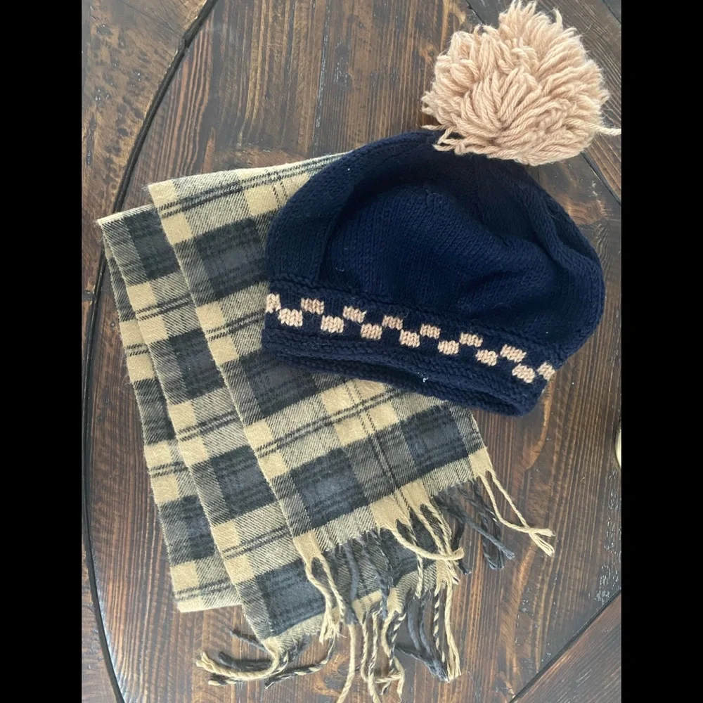 Boys hat & scarf size 4-10 y